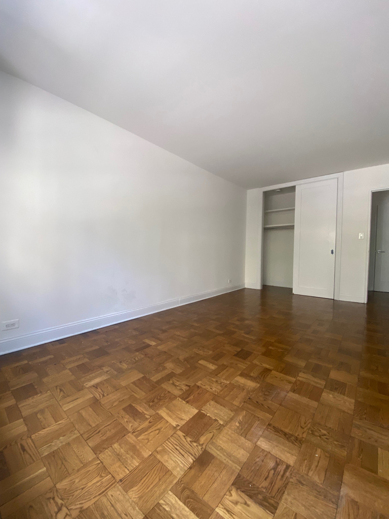 East 35th Street off Third Avenue  - Photo 8