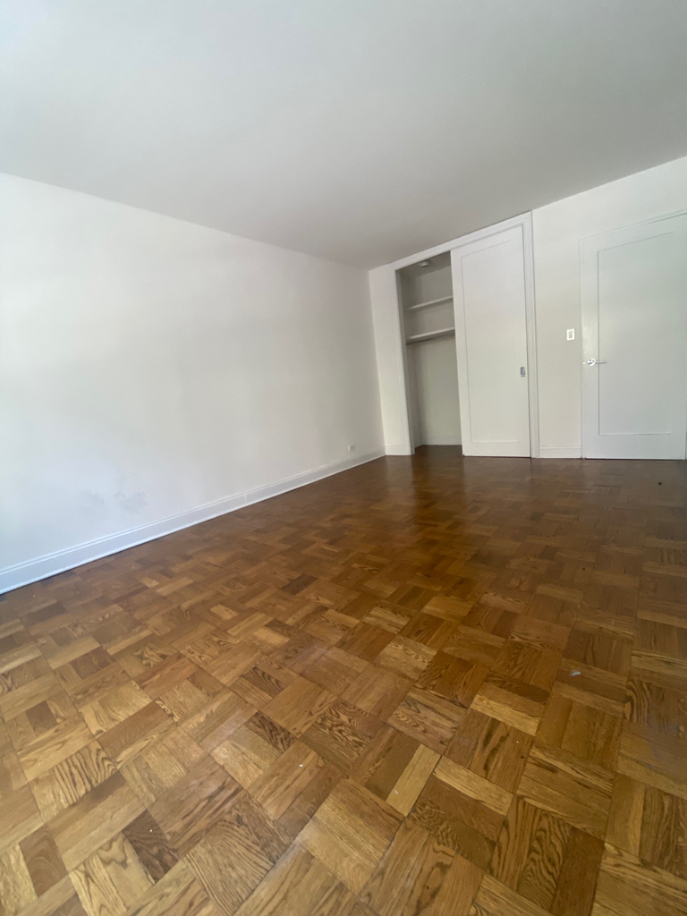 East 35th Street off Third Avenue  - Photo 9