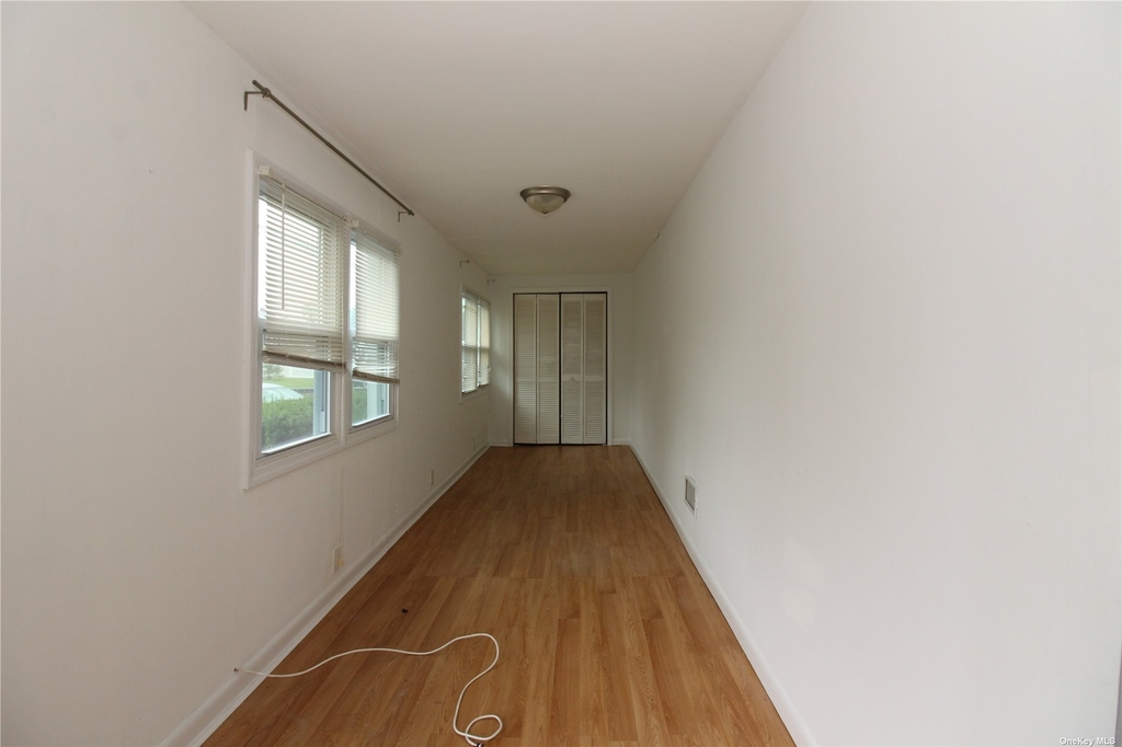 280 Islip Boulevard - Photo 8