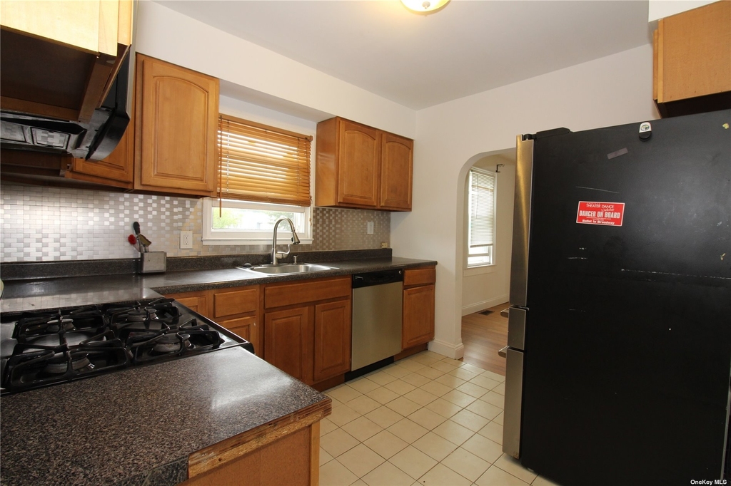 280 Islip Boulevard - Photo 6