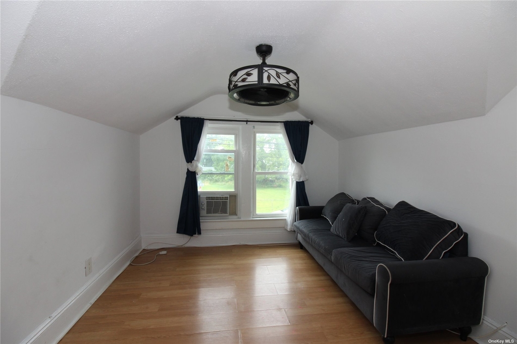 280 Islip Boulevard - Photo 10