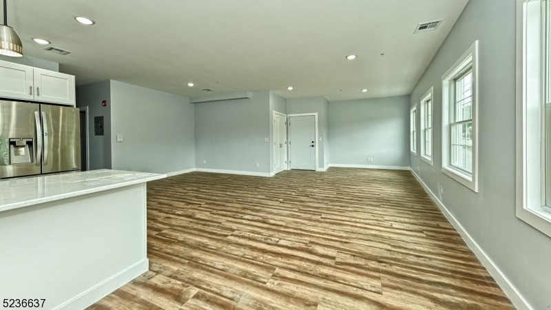627 Bloomfield Ave - Photo 2