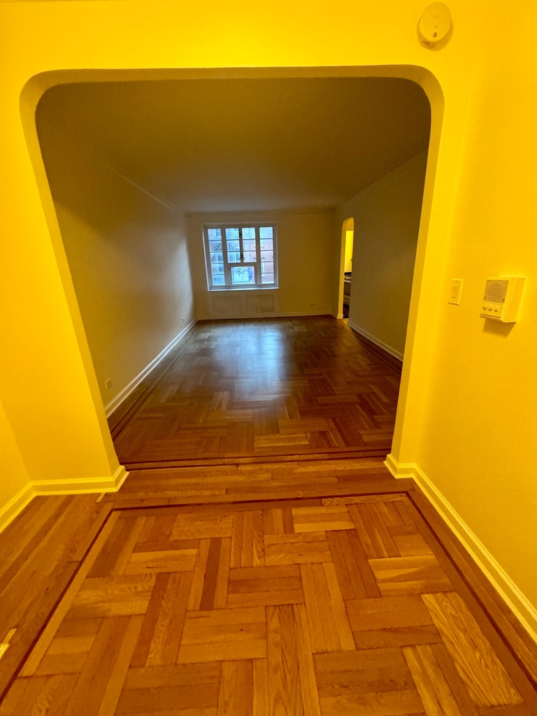 Jane Street - Photo 1