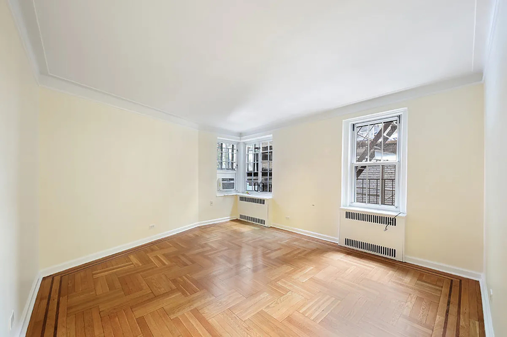 Jane Street - Photo 0