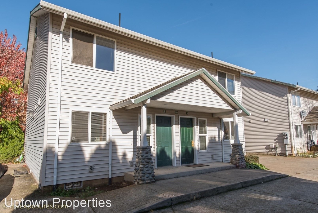 228 Se 106th Ave - Photo 1