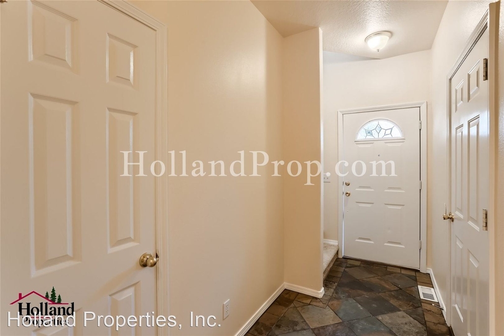 17880 Sw Arbela Ct. - Photo 1