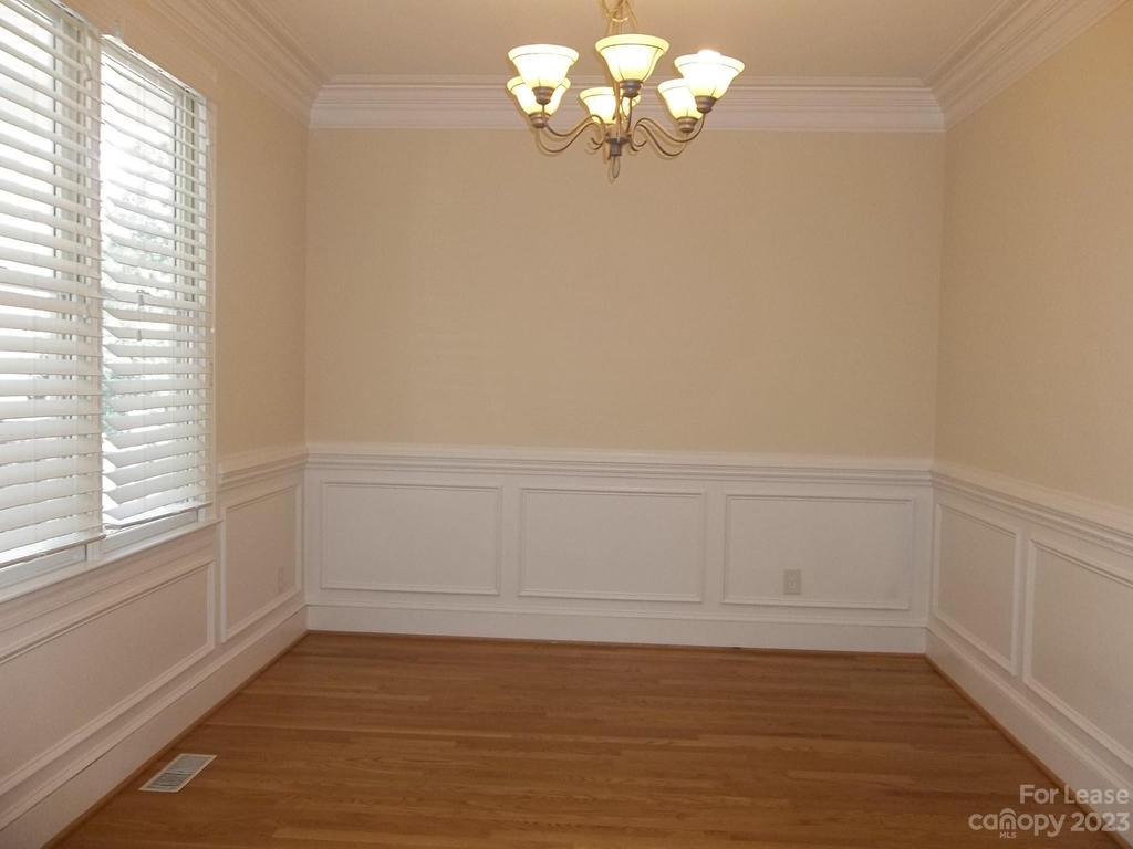 1830 Hall Avenue - Photo 9