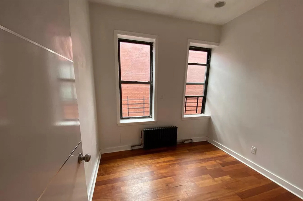 85 Ralph Avenue - Photo 2