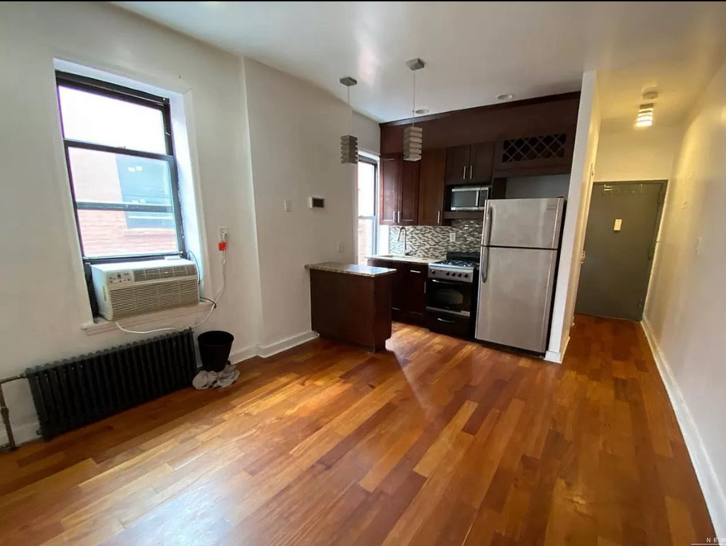 85 Ralph Avenue - Photo 0