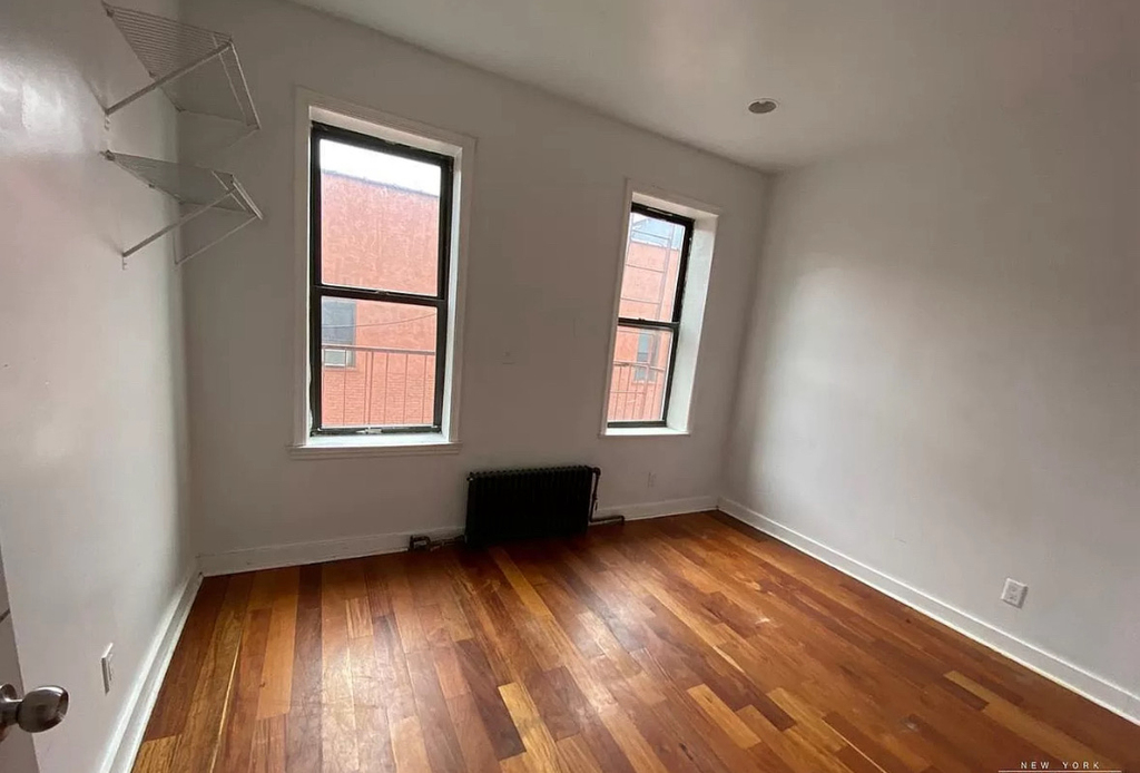 85 Ralph Avenue - Photo 3