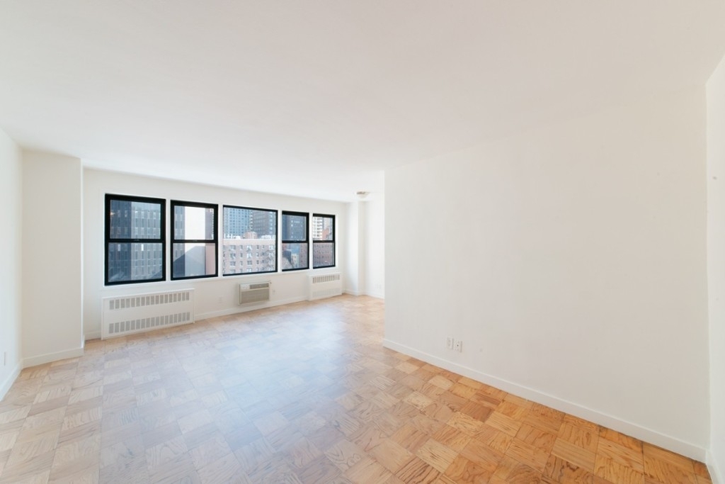 Second Avenue - Photo 0