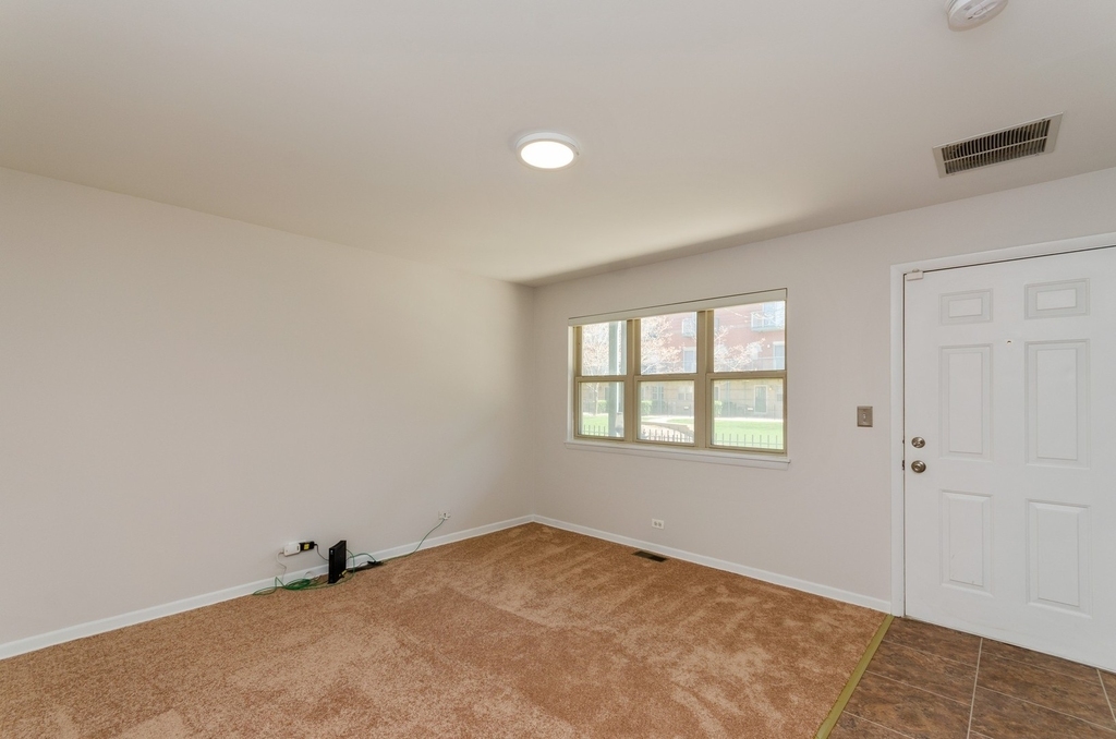 4530 S Woodlawn Avenue - Photo 1