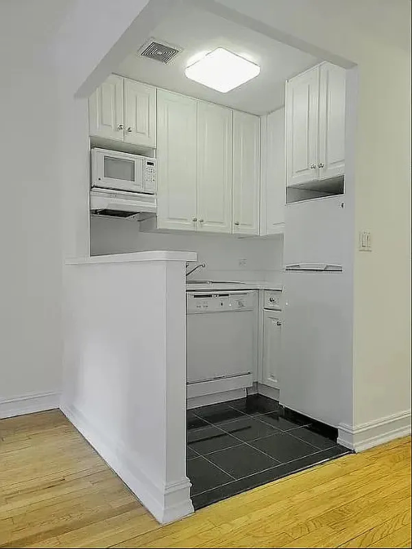 241 East 46th Street - Photo 3