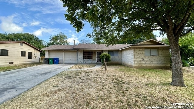 4235 Parkwood Dr - Photo 1