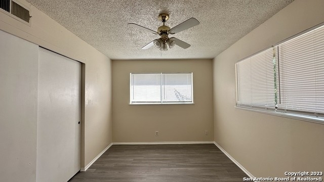 4235 Parkwood Dr - Photo 15