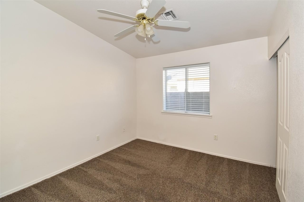 10596 E 35 St - Photo 4