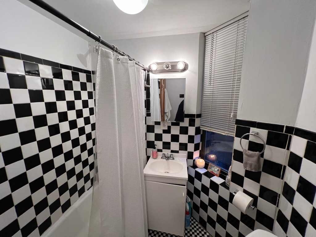 447 West 37th Street - Photo 7