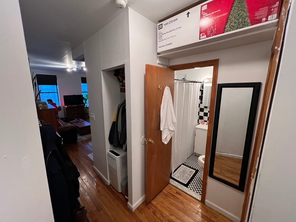 447 West 37th Street - Photo 6