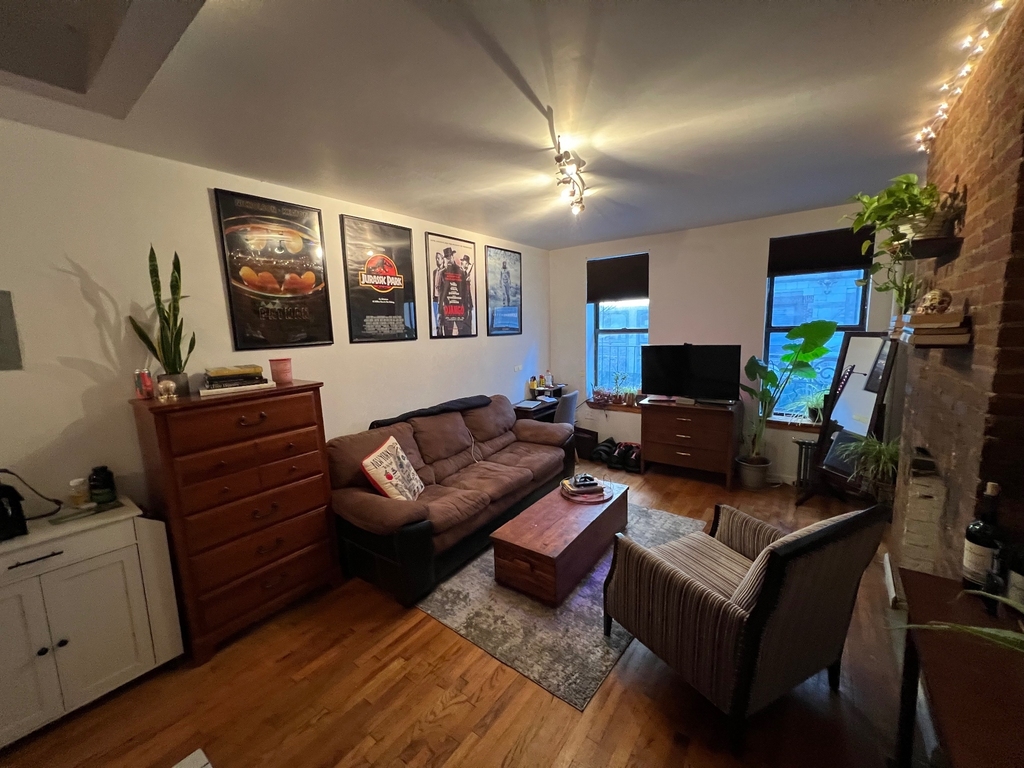 447 West 37th Street - Photo 2