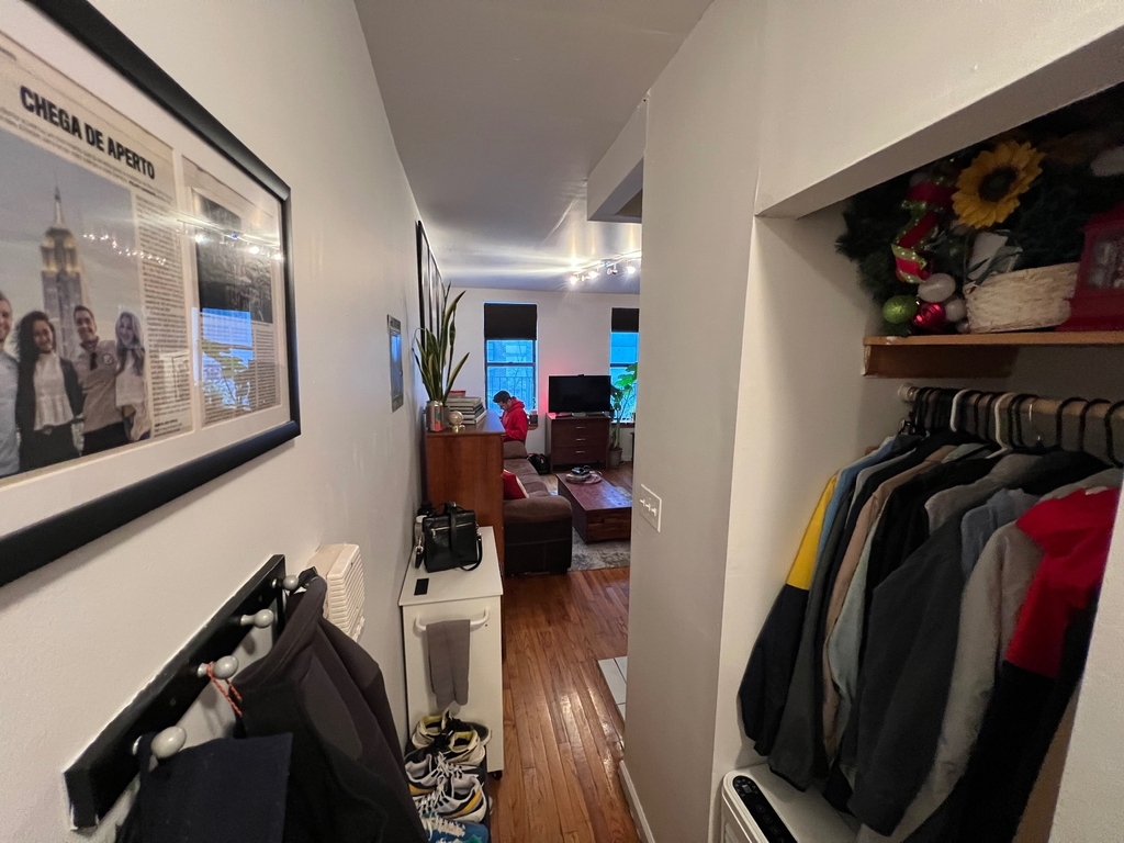 447 West 37th Street - Photo 4