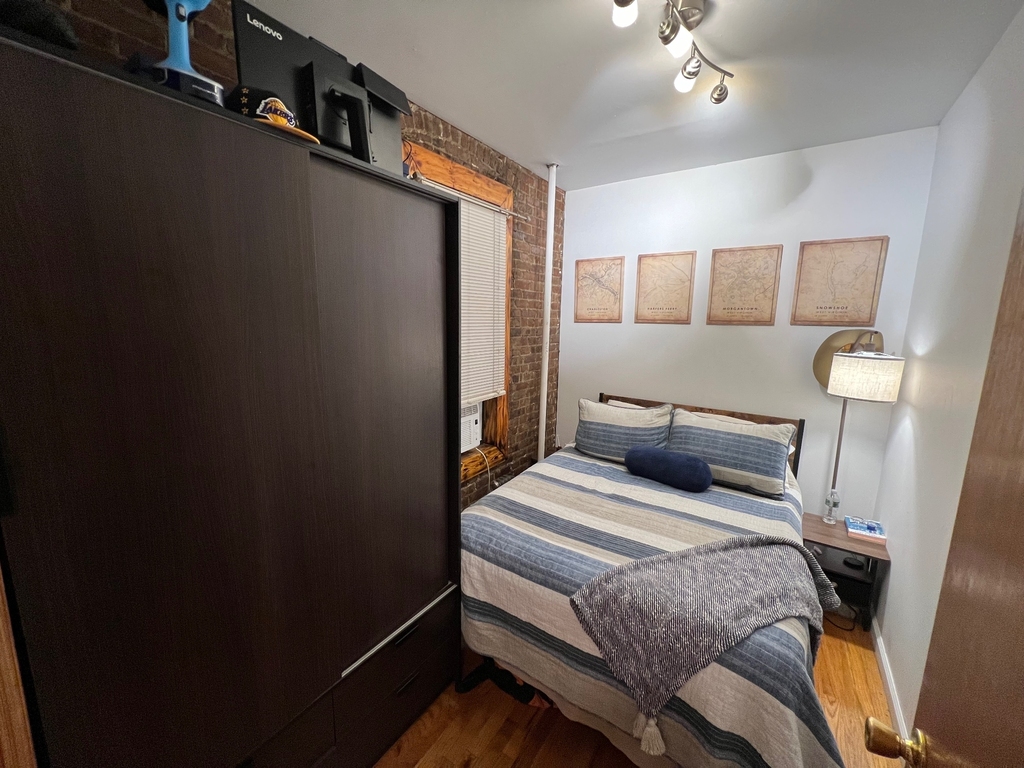447 West 37th Street - Photo 5