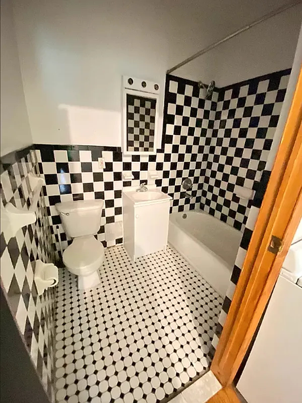 447 West 37th Street - Photo 6