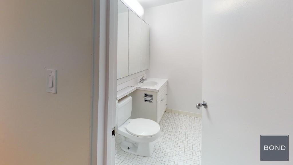 365 West 52nd Street - Photo 9