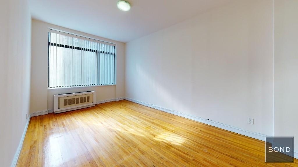 365 West 52nd Street - Photo 10