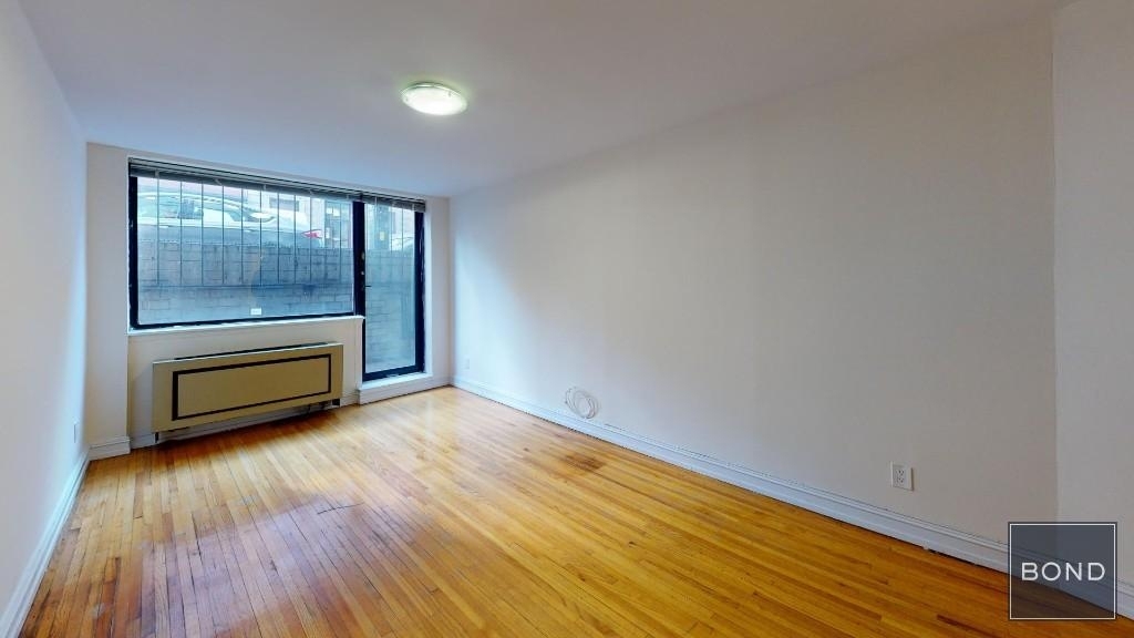 365 West 52nd Street - Photo 5
