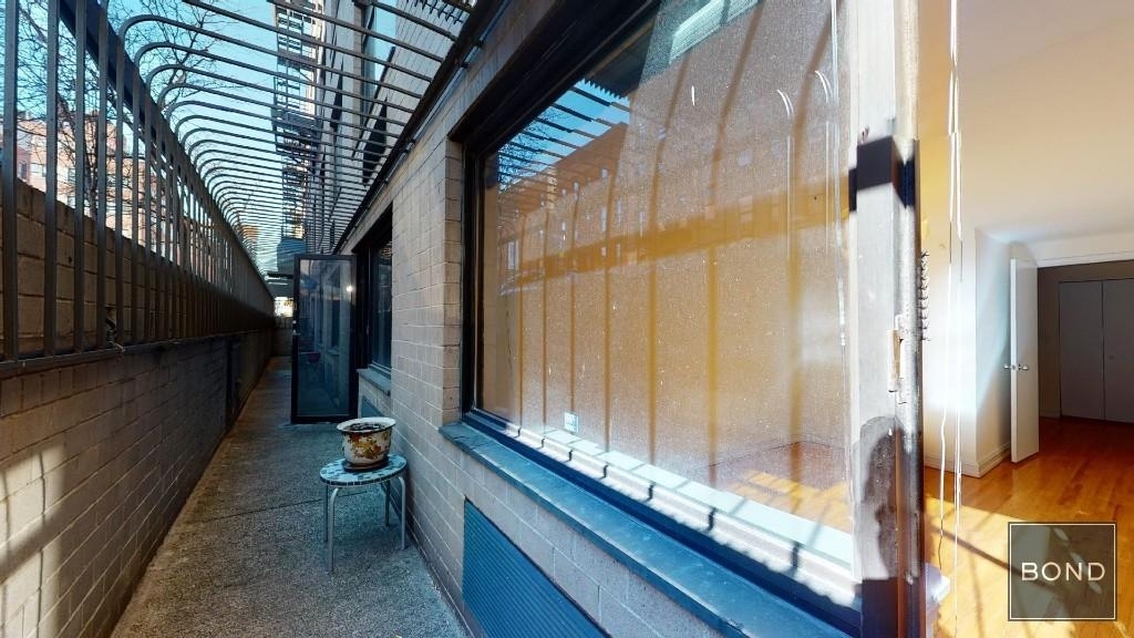 365 West 52nd Street - Photo 2