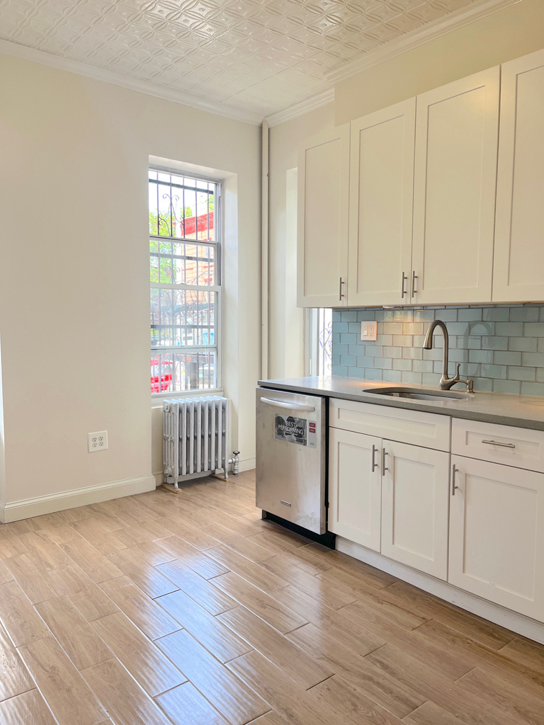 499 Chauncey Street - Photo 2