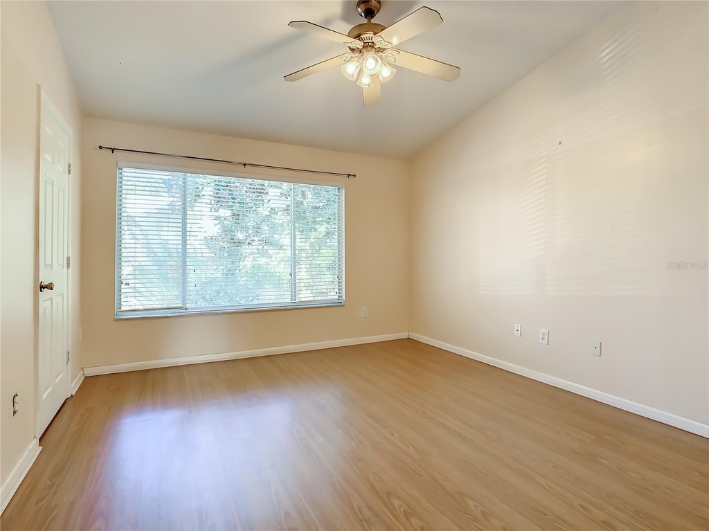 1050 Vineland Place - Photo 24