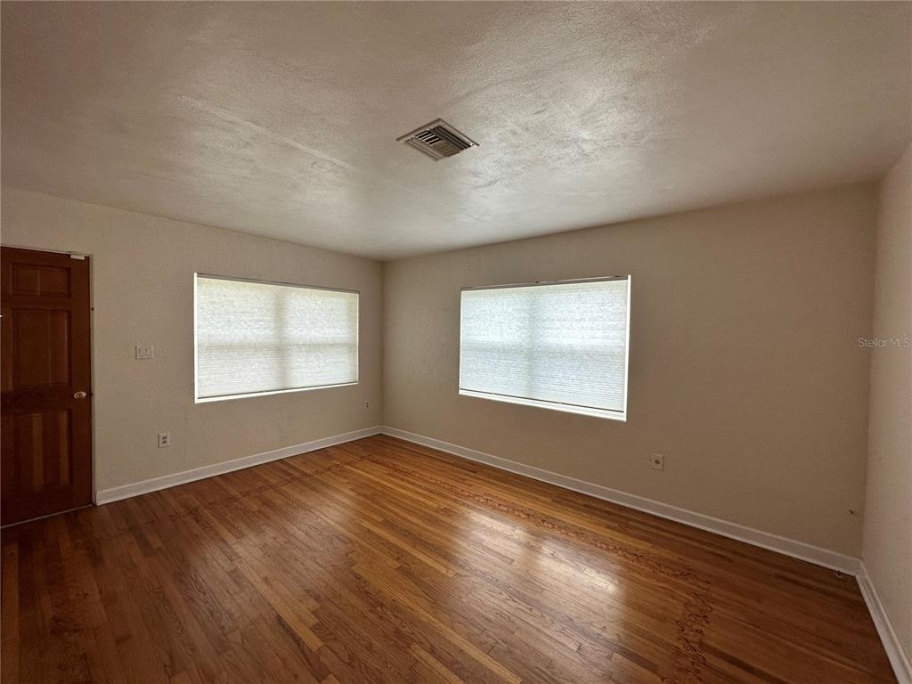 2130 Oglesby Avenue - Photo 2