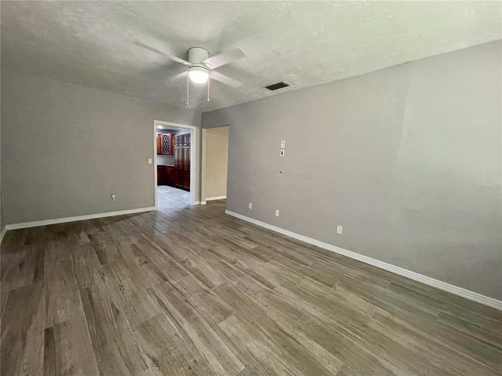 11607 E Old Hillsborough Avenue - Photo 5