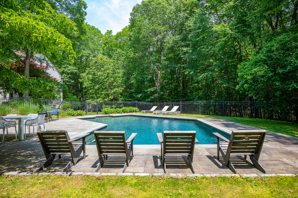 33 Sentry Hill Road - Photo 1
