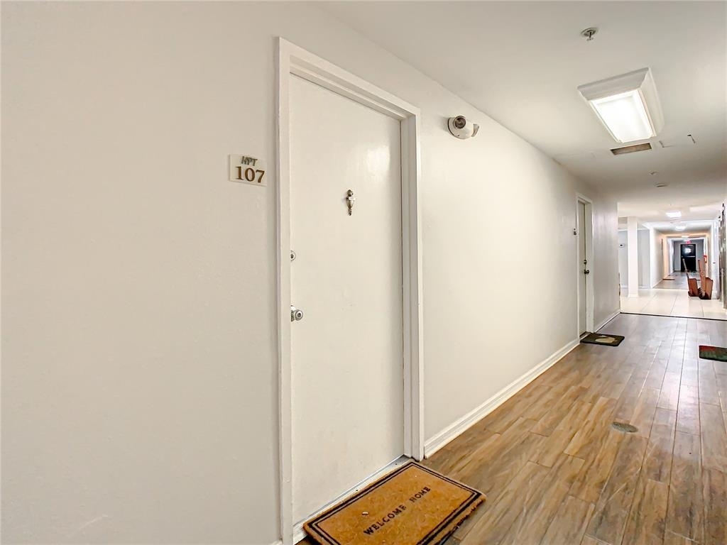 406 W Azeele Avenue - Photo 5