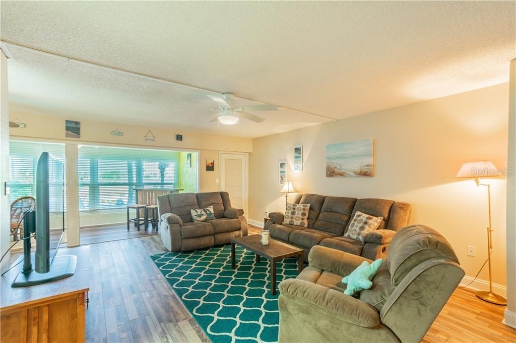 661 Poinsettia Avenue - Photo 2