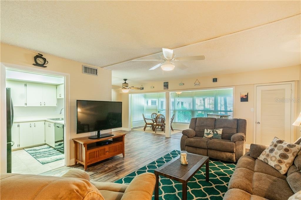 661 Poinsettia Avenue - Photo 1