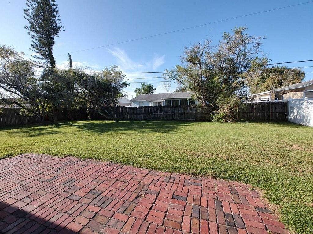 319 48th Street Court W - Photo 2