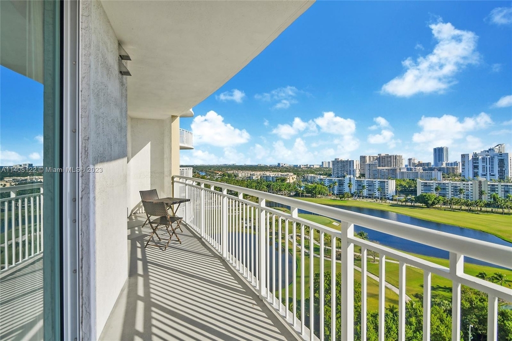 1755 E Hallandale Beach Blvd - Photo 3