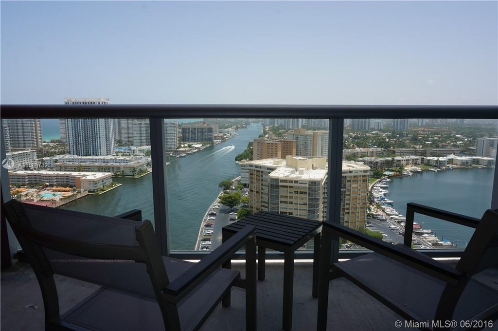 2600 E Hallandale Beach Blvd - Photo 1