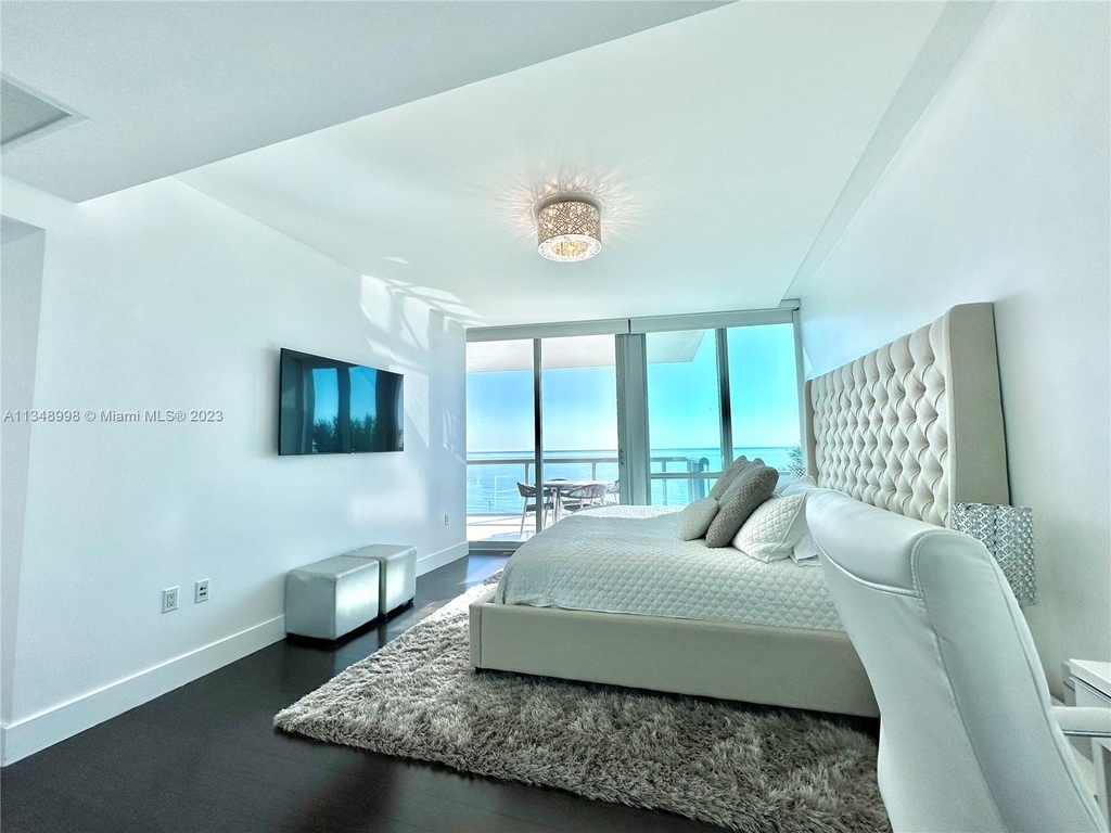 17121 Collins Ave - Photo 20