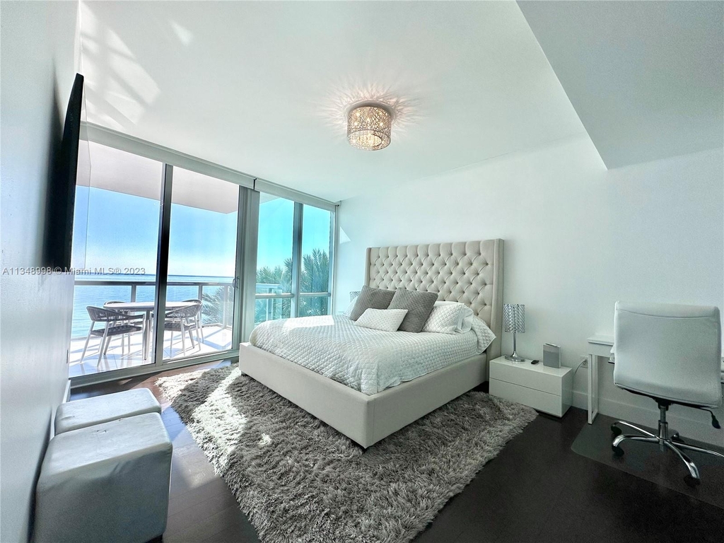 17121 Collins Ave - Photo 19