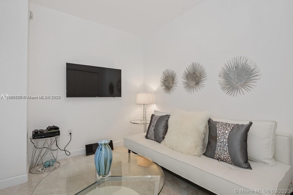 17001 Collins Ave - Photo 10