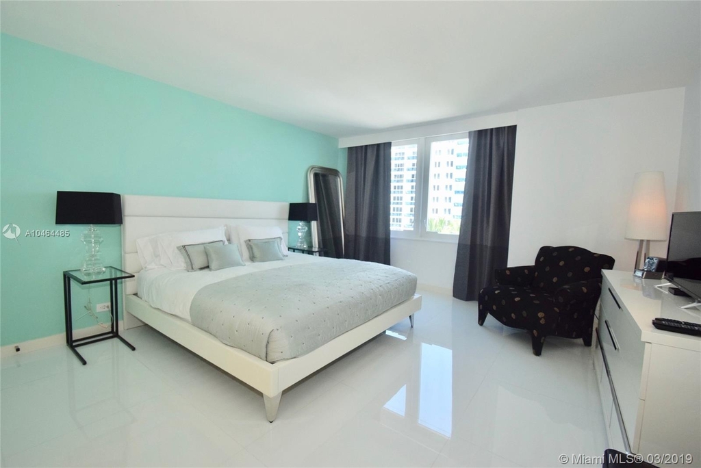 2301 Collins Ave - Photo 17