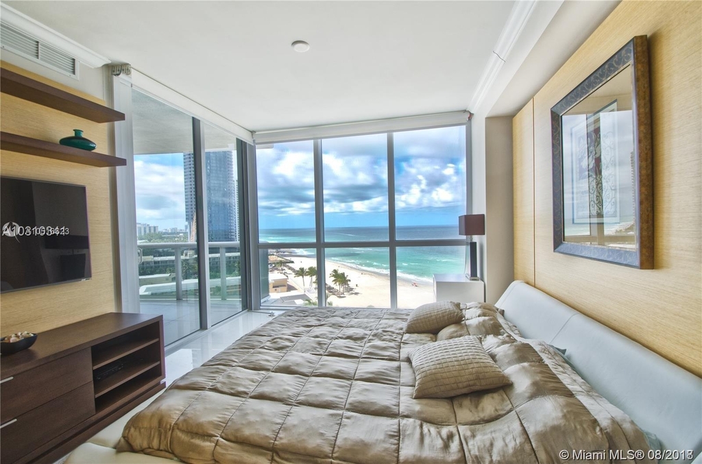 18201 Collins Ave - Photo 4