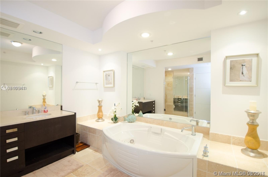 18201 Collins Ave - Photo 8