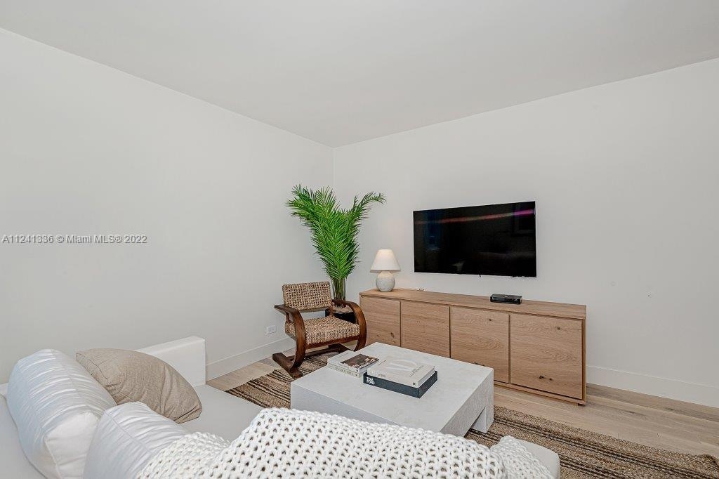 2301 Collins Ave - Photo 8