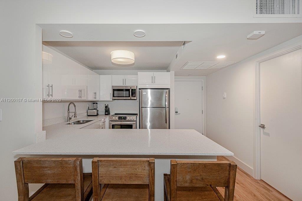 2301 Collins Ave - Photo 4