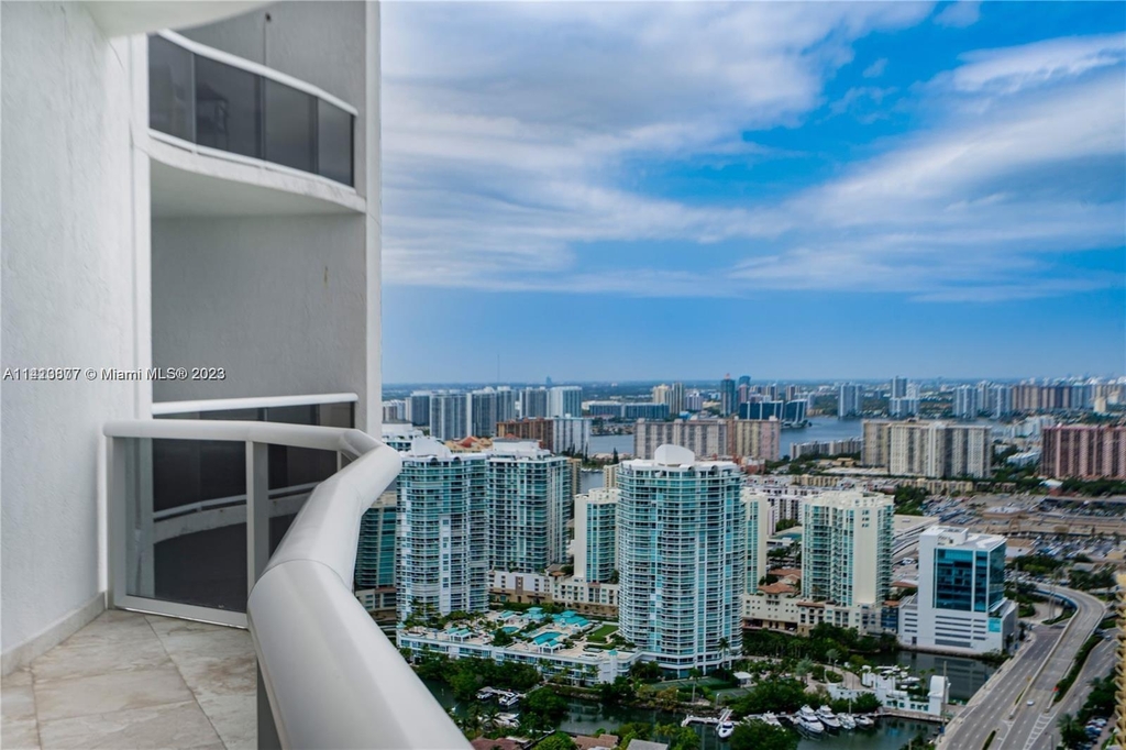 16001 Collins Ave (avail June 1,2024) - Photo 3